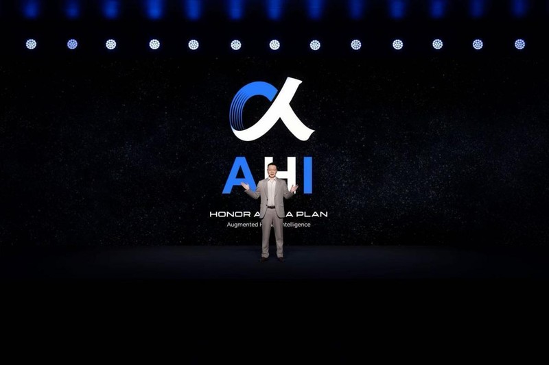 一口气发布机器人手机、折叠屏新旗舰、人形机器人,李健MWC炸场:荣耀要让AI长出手脚 新闻 一口气发布机器人手机、折叠屏新旗舰、人形机器人,李健MWC炸场:荣耀要让AI长出手脚 新闻