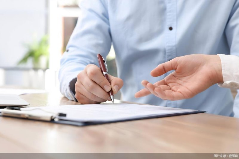 独居时代的“监护空白”谁来填补?全国政协委员鼓励保险等力量入场 新闻