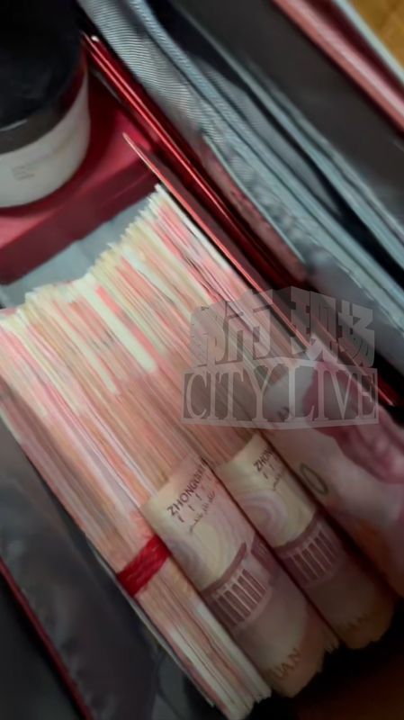  新婚夫妇服务区遗落数万现金与黄金，好心人苦等两小时错过高速免费通行：他们很着急，我们的损失不要紧 新闻