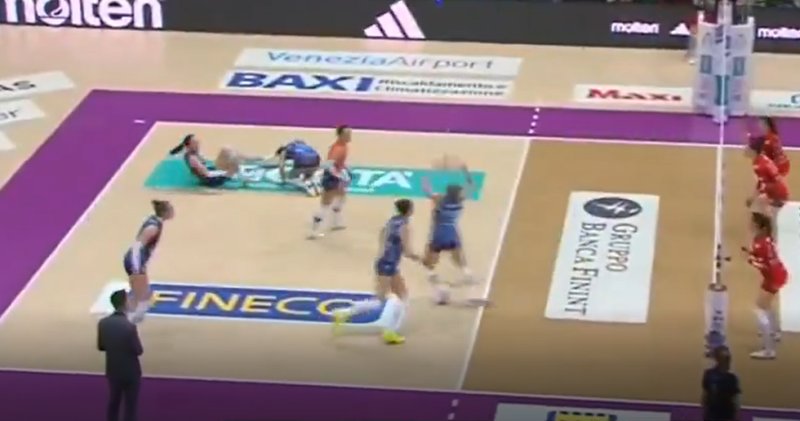  关于朱婷和加比在赛场相撞的伤情通报：左侧肋部意外撞击 没有骨折 新闻 关于朱婷和加比在赛场相撞的伤情通报：左侧肋部意外撞击 没有骨折 新闻