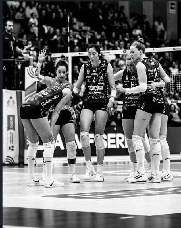  关于朱婷和加比在赛场相撞的伤情通报：左侧肋部意外撞击 没有骨折 新闻 关于朱婷和加比在赛场相撞的伤情通报：左侧肋部意外撞击 没有骨折 新闻