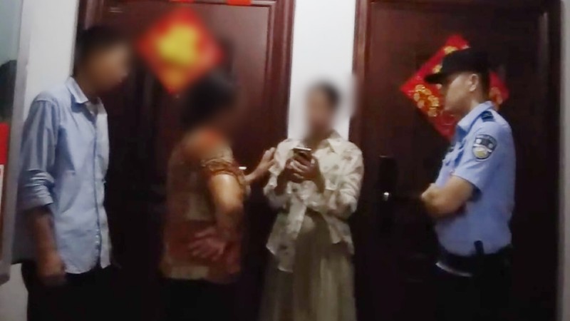  女子捡到手机藏了4个月，失主通过Wi-Fi定位找上门，发现手机已被重置_0227222957 新闻 女子捡到手机藏了4个月，失主通过Wi-Fi定位找上门，发现手机已被重置_0227222957 新闻