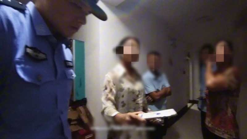  女子捡到手机藏了4个月，失主通过Wi-Fi定位找上门，发现手机已被重置_0227222957 新闻 女子捡到手机藏了4个月，失主通过Wi-Fi定位找上门，发现手机已被重置_0227222957 新闻