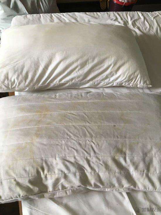 酒店卫生问题频发,消费者遭遇枕头污渍引发过敏;尚客优酒店处理态度引关注,换房需额外收费 新闻 酒店卫生问题频发,消费者遭遇枕头污渍引发过敏;尚客优酒店处理态度引关注,换房需额外收费 新闻