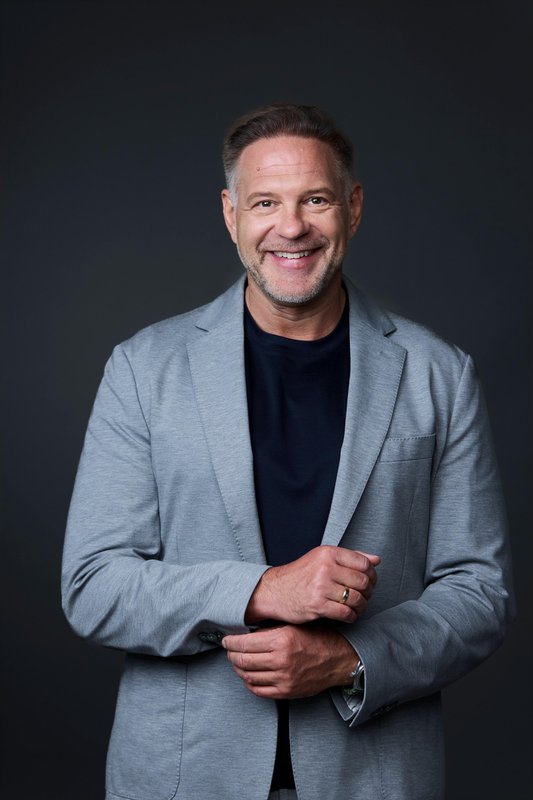 豪华品牌中国战略再升级;高层人事变动频现;纯电产品加速布局。 汽车科技