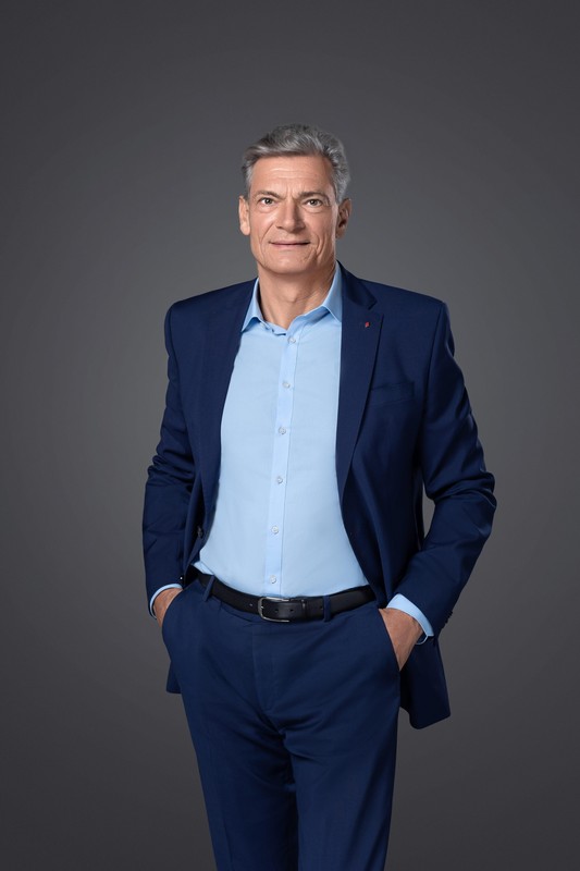 豪华品牌中国战略再升级;高层人事变动频现;纯电产品加速布局。 汽车科技