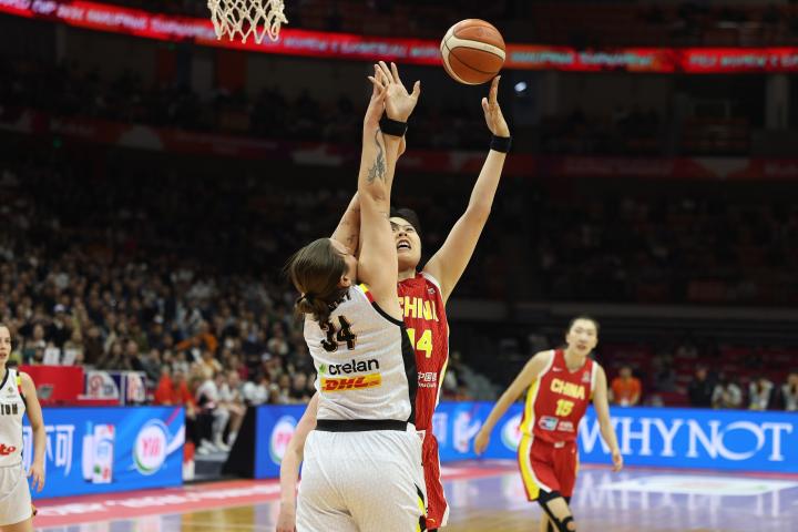  中国女篮内线低迷；李月汝韩旭合计20投5中；正负值垫底暴露问题 体育新闻