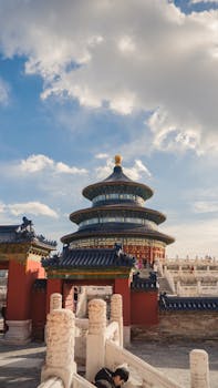 资源品中枢抬升逻辑坚实;短期震荡不改中期向上趋势。 股票财经