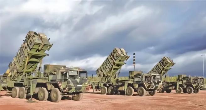  美乌关系再起波澜，特朗普批评泽连斯基援助提议。 新闻