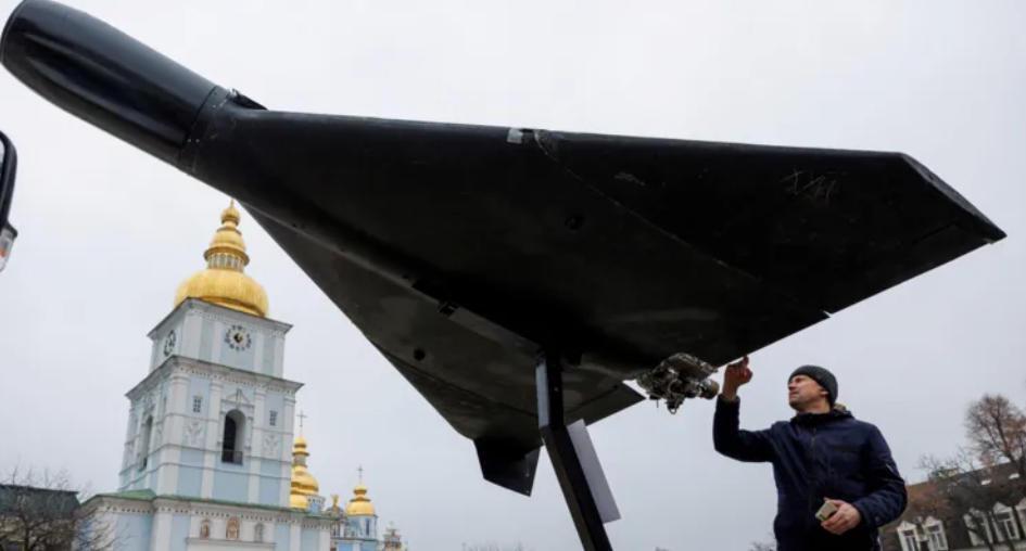  美乌关系再起波澜，特朗普批评泽连斯基援助提议。 新闻