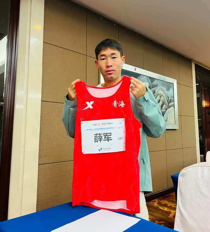 高原奔跑的师徒梦碎;信任崩塌一刻,禁药阴影笼罩赛道。 体育新闻