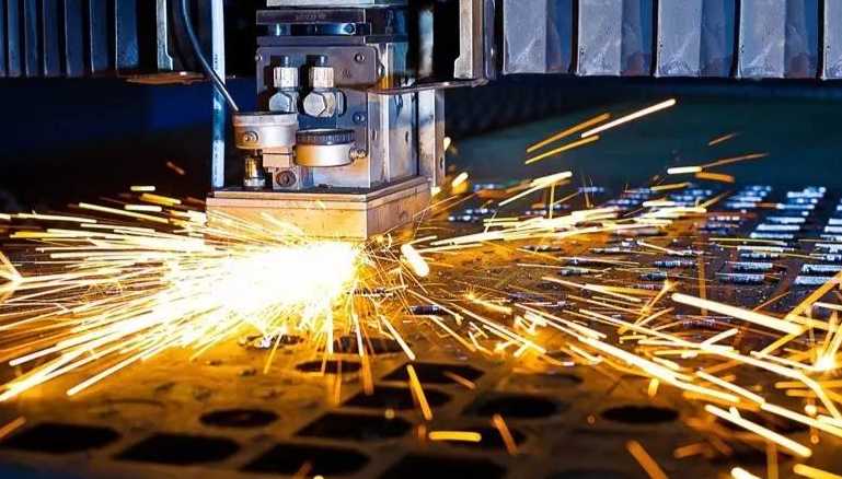 深夜华强北的红色警报,联想涨价风暴来袭;杨元庆的十字路口,中国制造的集体焦虑。 IT技术