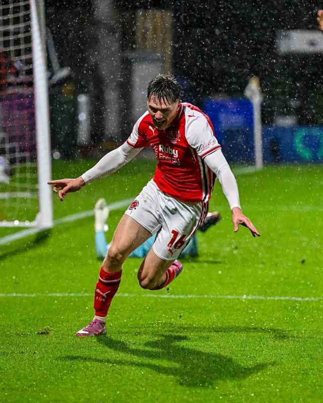  曼联续约潮背后：是深谋远虑还是病急乱投医？ 体育新闻