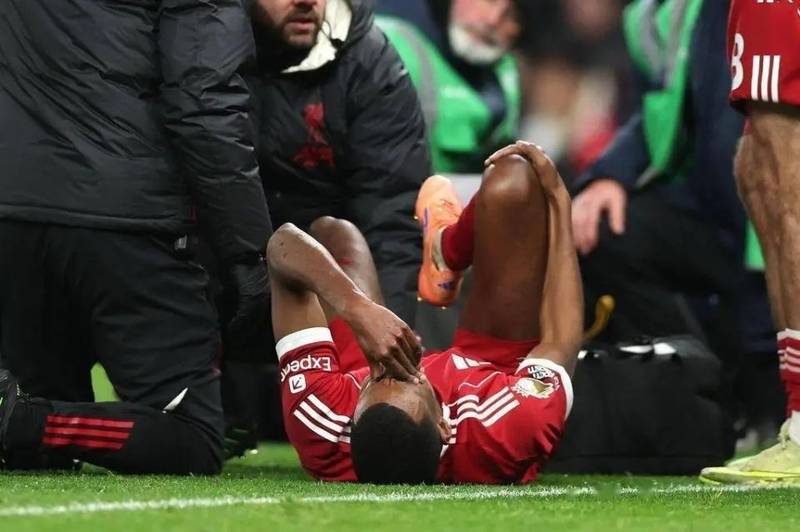 迷茫与期待:伊萨克伤愈复出后的战术抉择 体育新闻