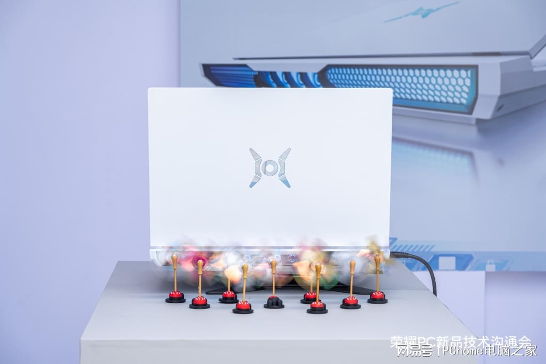  【深度解析】荣耀WIN游戏本散热架构：从「东风尾喷」到270W性能释放的技术跃迁 IT技术