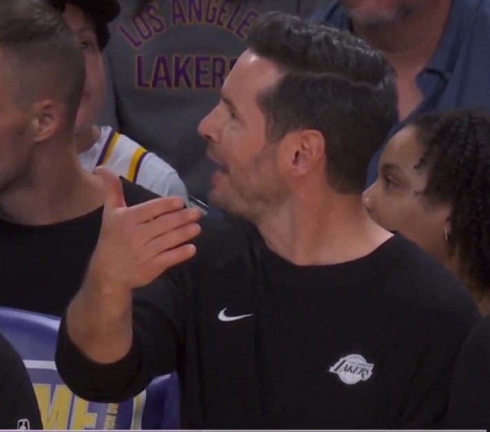  【深度复盘】湖人体系崩塌全记录：从冠军竞争者到战术废墟的数据切片 体育新闻