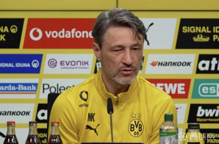 多特蒙德更衣室外的压力与信任：施洛特贝克被嘘背后，科瓦奇选择用沉默保护球员 体育新闻